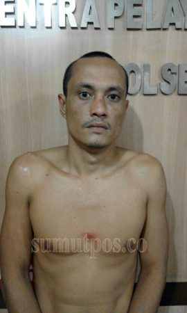Khaidir (26) warga Jalan KL Yos Sudarso, Komplek PTPN 4, Kel. Titi Papan, Kec. Medan Deli ditangkap setelah mencuri playstation milik tetangganya. (Fachril Syahputra/Sumut Pos)