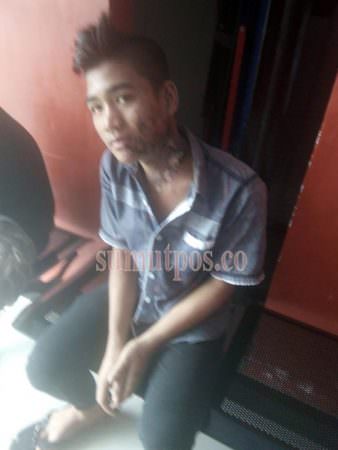 Juliandi, remaja korban penganiayaan saat berada di Polsek Medan Labuhan, Rabu (4/1) kemarin.(fachrul rozi/sumut pos)