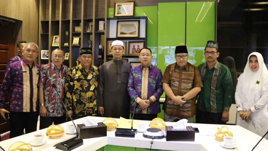 AUDIENSI:  Wali Kota Binjai, HM Idaham diabadikan bersama Badan Wakaf Indonesia Binjai di sela-sela audiensi dan silaturahmi menjelang pengukuhan pengurus baru.