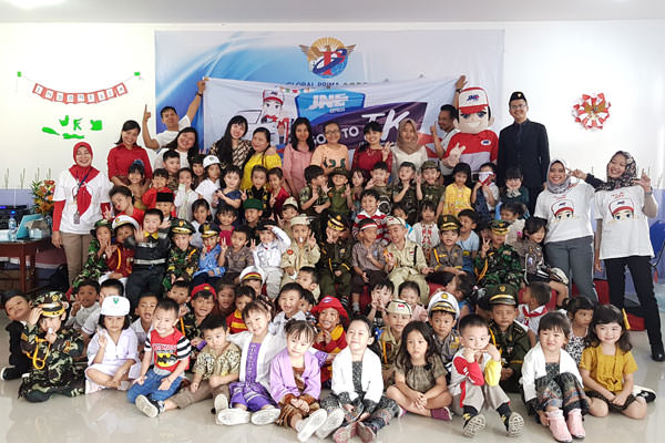 ANAK-ANAK: Para  siswa TK Global Prima Medan foto bersama di acara Fun Learning, Kamis (14/11). 
istimewa/sumut pos