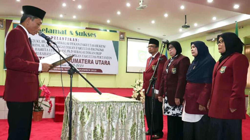LANTIK: Rektor UISU Dr H Yanhar Jamaluddin MAP saat melantik empat dekan di lingkungan UISU.