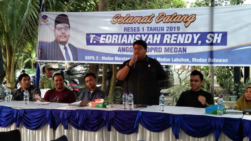 RESES: Anggota DPRD Medan, T  Edriansyah Rendy saat reses di Kelurahan Rengas Pulau Kecamatan Medan Marelan, Minggu (22/12).