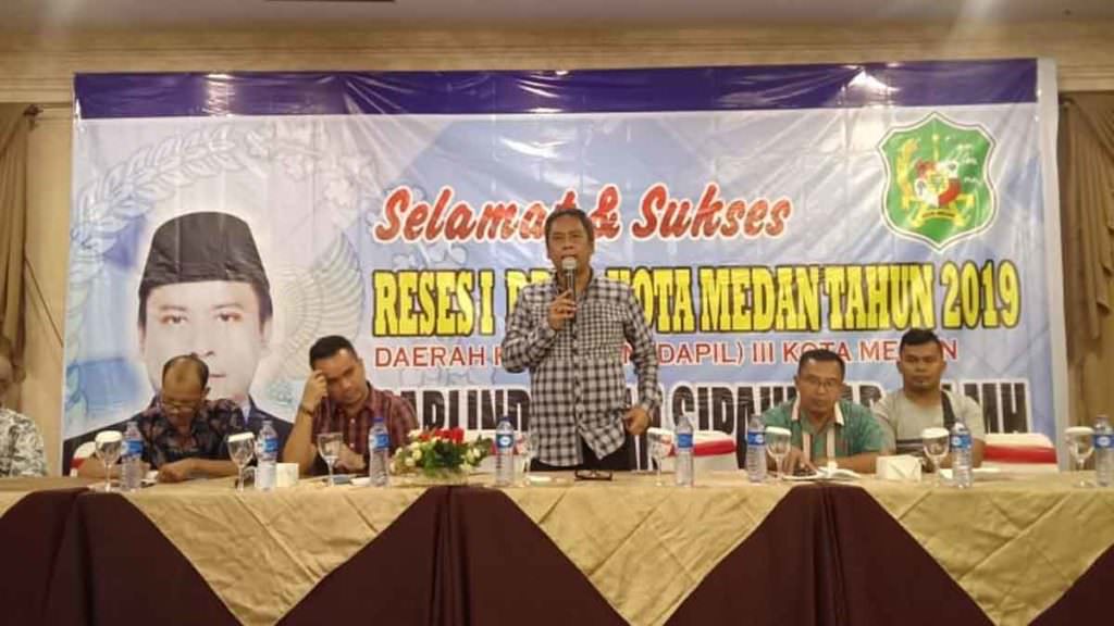 RESES: Anggota DPRD Kota Medan, Parlindungan Sipahutar menggelar reses di Hotel LJ, Jalan Perintis Kemerdekaan Medan, Sabtu (21/12).
