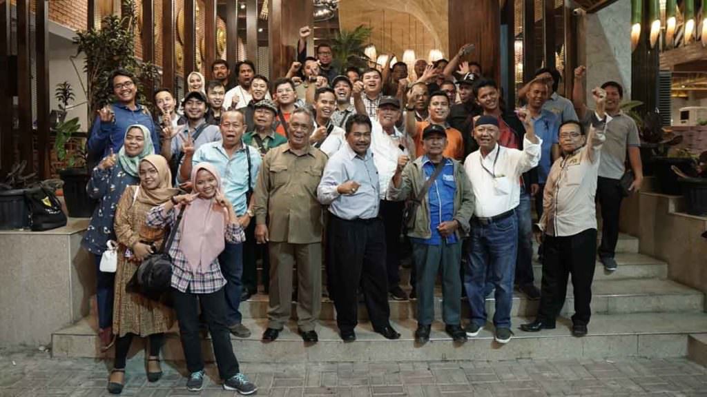 AKRAB: Suasana keakraban antara manajemen Inalum dan rekan Jurnalis saat acara nonton bareng Film Sang Prawira di Medan.