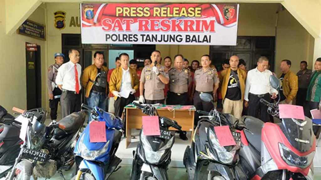 UNGKAP: Kapolres Tanjungbalai AKBP Putu Yudha Prawira paparan kepada awak media terkait pengungkapan 6 kasus pencurian kendaraan bermotor.  