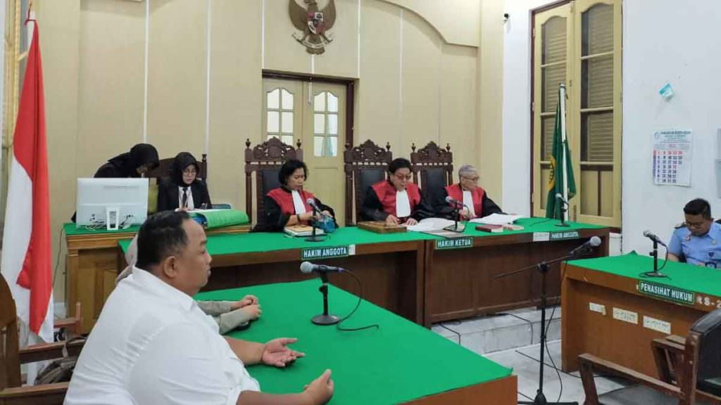 Majelis Hakim PN Medan saat membacakan putusan, terkait hak cipta logo PSMS Medan, Selasa (10/12).