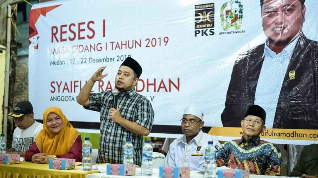 RESES: Anggota DPRD Medan,  Staiful Ramadhan, melakukan reses di Jalan Brigjend Katamso, Kelurahan Aur, Medan Maimun, Jumat (20/12).