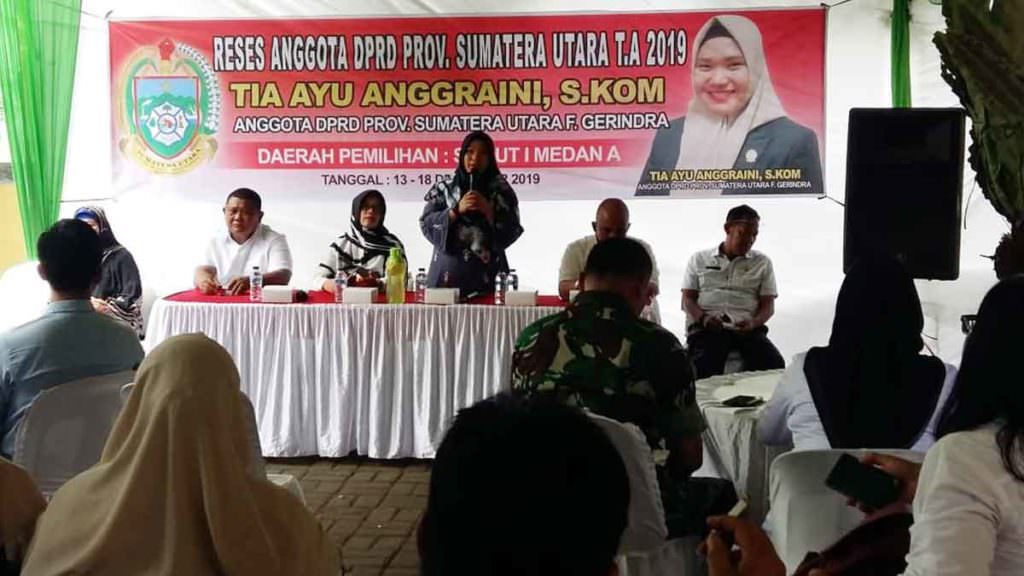 ASPIRASI: Anggota DPRD Sumut, Tia Ayu Anggraini  menyerap aspirasi warga di kelurahan, yakni Paya Pasir dan Terjun, Kecamatan Marelan, Rabu (18/12). IST