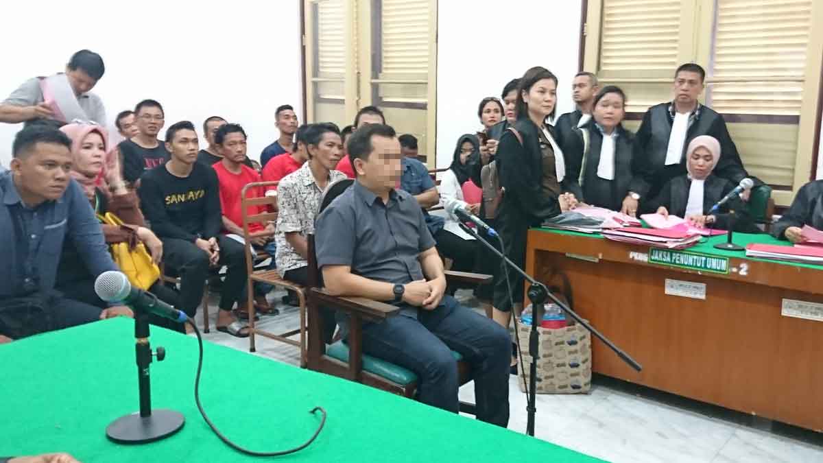 DITANGKAP: Kabid PPKB Medan, Dr Iman Surya menjalani sidang tuntutan, Selasa (28/1).