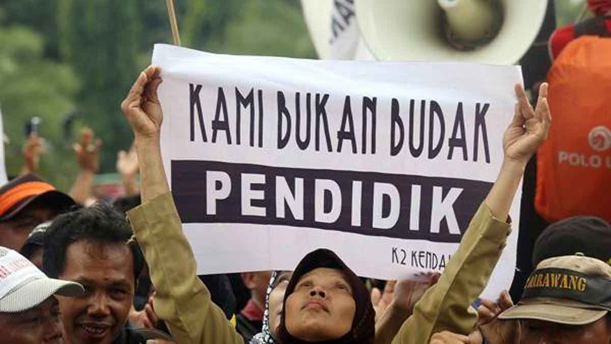 AKSI: Honorer K2 saat menggelar aksi demonstrasi di Jakarta, beberapa waktu lalu.