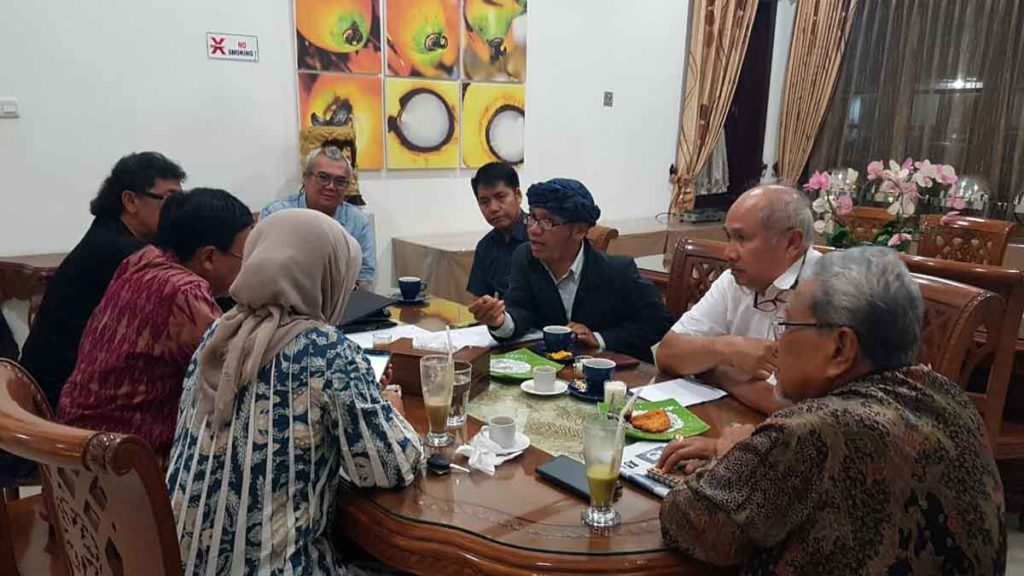 DISKUSI: KMS Peduli Medan-Sumut menggelar diskusi bertajuk Tantangan Mengeksekusi Kemerdekaan Lapangan Merdeka, Selasa (28/1). prans Hasibuan/sumut pos