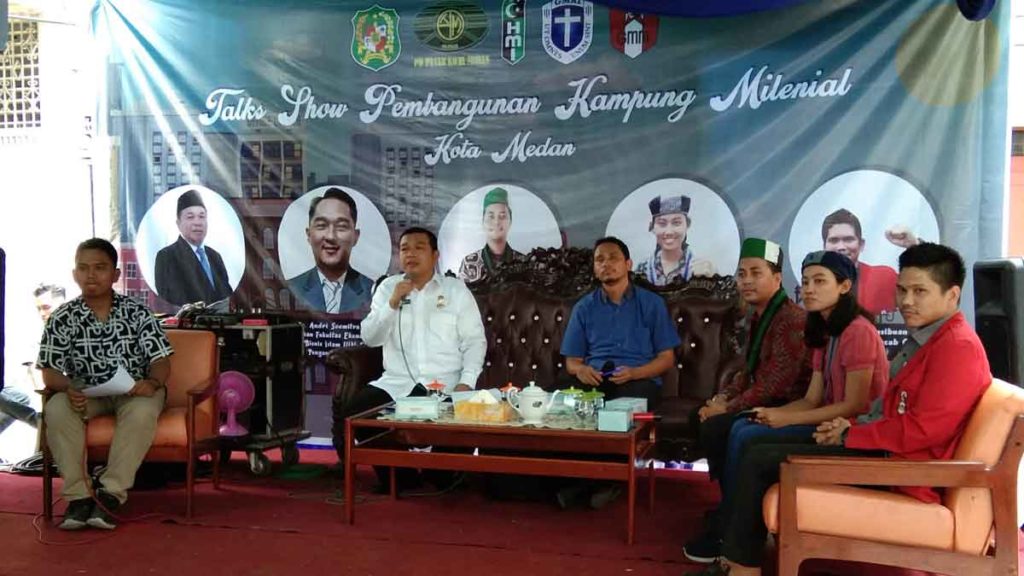 TALKSHOW: Dirut PD Pasar Kota Medan, Rusdi Sinuraya  saat Talk Show Kampung Millenial Kota Medan di Pasar Muara Takus, Rabu (15/1).
PRAN HASIBUAN/SUMUT POS