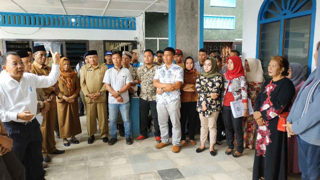 PENJELASAN: Wali Kota Binjai HM Idaham memberikan penjelasan kepada keluarga anak-anak mereka yang terpapar narkotika di Panti Rehab Mutiara Abadi Binjai.