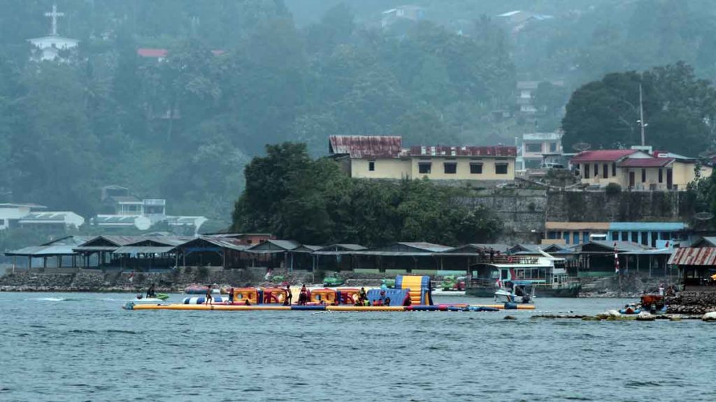 INDAH: Pemandangan Danau Toba saat dilihat dari Prapat, Kabupaten Simalungun.
Triadi wibowo/sumut pos