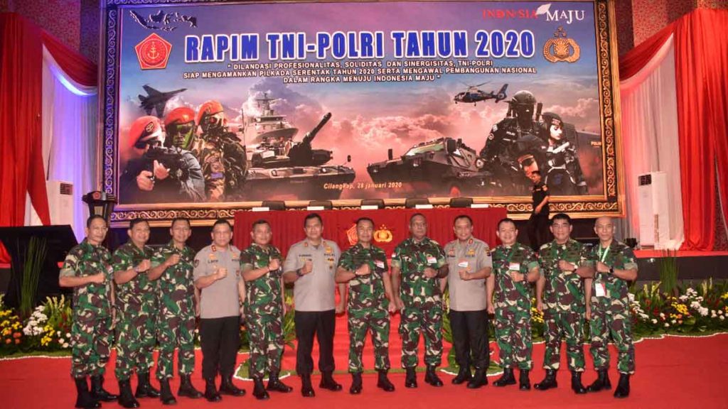 RAPIM: Sejumlah petinggi TNI dan Polri di sela Rapat Pimpinan (Rapim) TNI-Polri 2020 di GOR Ahmad Yani Mabes TNI, Cilangkap, Jakarta Timur, Selasa (28/1). Mabes TNI memastikan bahwa mereka sudah menyiapkan diri untuk membantu evakuasi WNI di Tiongkok.