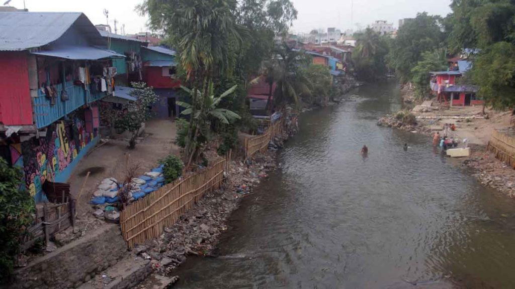 Sungai Deli: Pemukiman di sepanjang DAS Sungai  Deli rencananya akan dibangun tol dalam kota.
