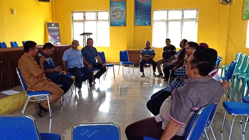 BERTEMU: HNSI Sumut,  pihak PT Pertamina dan pihak Dinas Perikanan Kota Medan, bertemu membahas persoalan BBM solar di Belawan.
fachril/sumut pos