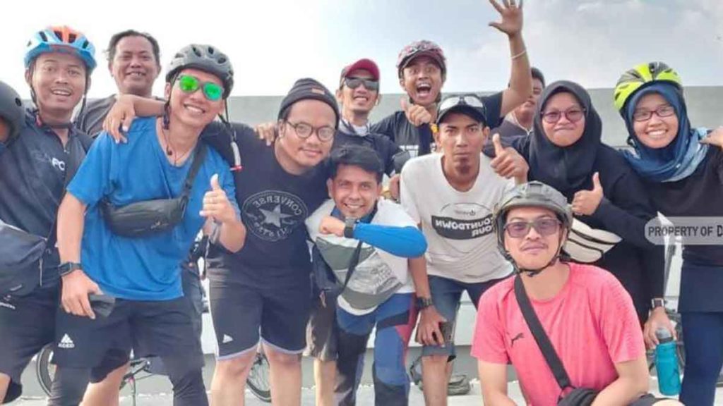BERSAMA: Komunita Jurnalis Bersepeda Sehat Medan, foto bersama.  