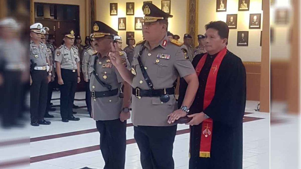 DILANTIK: Brigjen Pol Drs Tabana Bangun MSi saat dilantik menjadi Wakapolda Sulut di aula Tribrata Mapolda Sulut, Kamis (2/1).