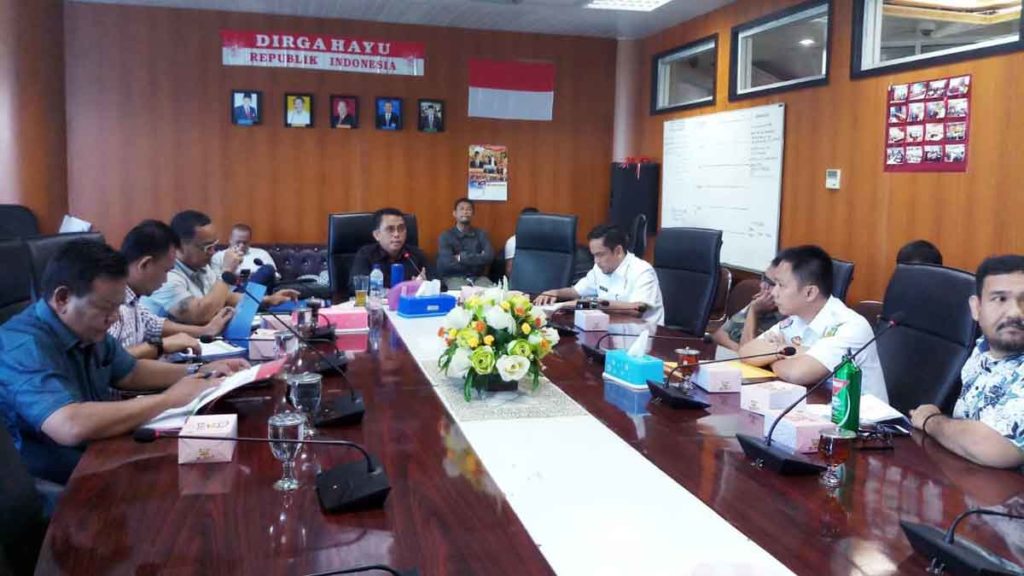 RAPAT: Komisi IV DPRD Medan saat Rapat Dengar Pendapat (RDP) di ruang komisi gedung dewan, Rabu (15/1), membahas soal IMB Kos-kosan.