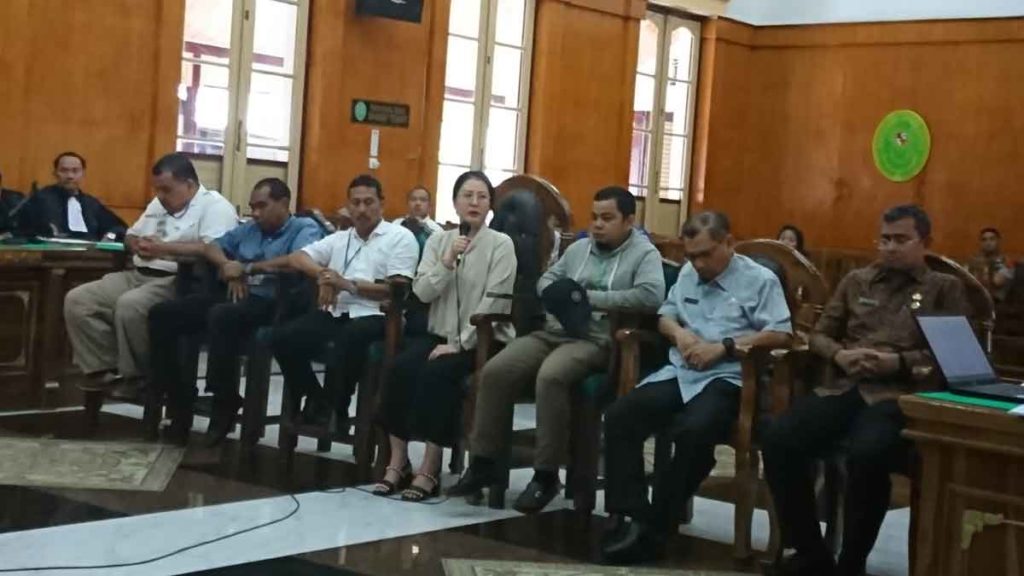 SAKSI: Tujuh orang saksi dihadirkan dalam kasus suap jabatan, dengan terdakwa Kadis PU Medan, Isa Ansyari, di Pengadilan Tipikor Medan, Kamis (2/1).
agusman/sumut pos