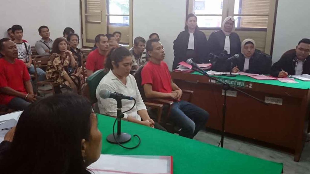 DIHUKUM: Rosmery br Simamora dan Jonni Samson Aritonang dihukum masing -masing selama 1 tahun 6 bulan penjara, pada Sidang Putusan.  