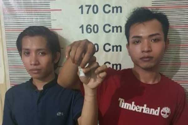 TERSANGKA: 2 orang tersangka masing-masing Miranda dan Veni diringkus Reskrim Polsek Stabat. ILYAS EFFENDY/ SUMUT POS