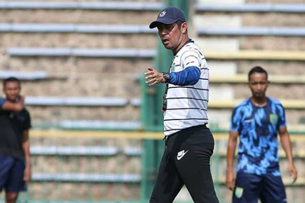 IST PR: Pelatih Persela Lamongan Nil Maizar, masih punya pekerjaa rumah untuk mengisi lini serang timnya.