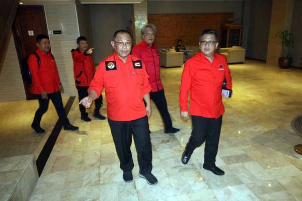 DAMPINGI: Akhyar Nasution mendampingi Sekjen DPP PDIP Hasto Kristiyanto saat Rakerda di Hotel Le Polonia Medan, Sabtu (8/2).