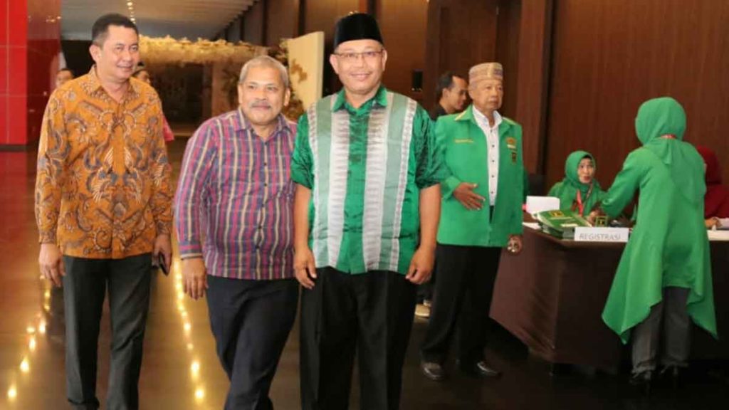 HADIR: Pelaksana tugas (Plt) Wali Kota Medan Ir H Akhyar Nasution MSi (tengah) menghadiri Rapat Pimpinan Wilayah (Rapimwil) IV serta Sekolah Politik Anggota DPRD Partai Persatuan Pembangunan (PPP) se Sumatera Utara di Hotel Santika Dyandra, beberapa waktu lalu.