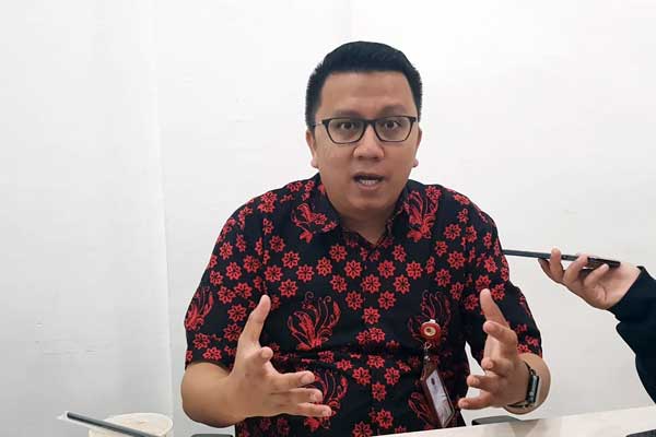 Kepala Perwakilan Kantor Bursa Efek Indonesia (BEI) Sumut Pintor Nasution saat memberikan keterangan kepada wartawan, beberapa waktu lalu. 