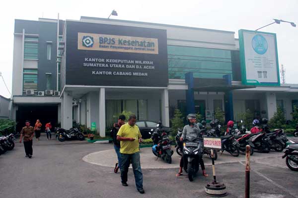 BPJS: Kantor BPJS di Kota Medan. BPJS memberi kesempatan kepada peserta yang ingin turun kelas, hingga 30 April 2020.