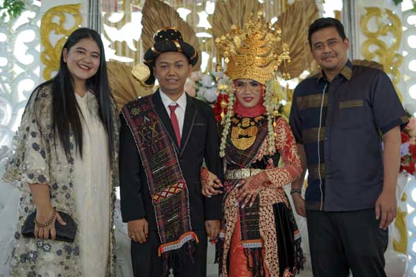 HADIRI: Kahiyang Ayu menemani Bobby Nasution menghadiri pernikahan Mirna Wati Panyalai dengan Ibnu Hajar Aulia di Jalan Menteng II, Sabtu (22/2).