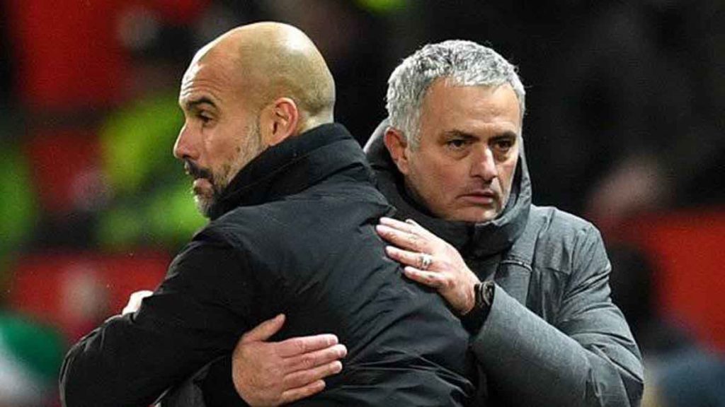 PELUK Jose Mourinho memeluk Josep Guardiola usai pertandingan. 