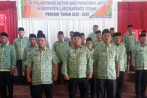  DIABADIKAN: Ketua dan Pengurus Apdesi Kabupaten Labura periode 2020-2025 diabadikan bersama Ketua DPD Apdesi Sumut, Suparman.