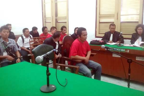 VONIS : Bambang Susilo Hadi terbukti bersalah mengedarkan sabu dan divonis 14 tahun penjara di Pengadilan Negeri, Medan, Senin (24/2).