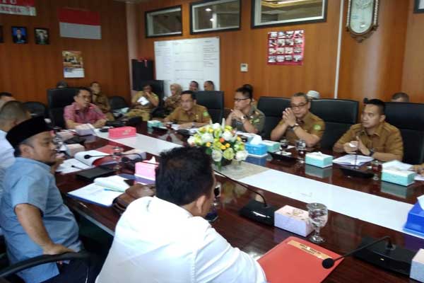 RDP: Komisi IV DPRD Medan saat menggelar RDP terkait Apartemen Glass Residences, Selasa (11/2).