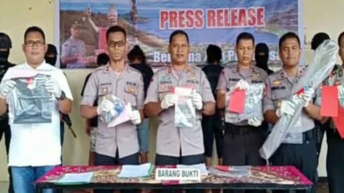 TINJUKAN: Kapolres Tebingtinggi AKBP Sunadi bersama para pejabat umum memaparkan hasil tangkapan bersama barang bukti. IST/sumut pos