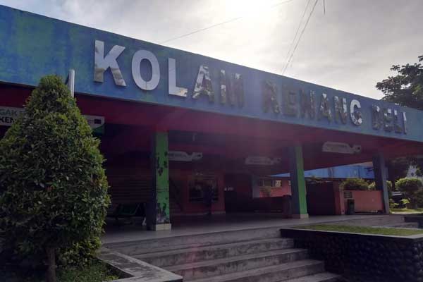 Kolam Renang Deli : Suasana dari luar Kolam Renang Deli di Jalan Krakatau Medan.