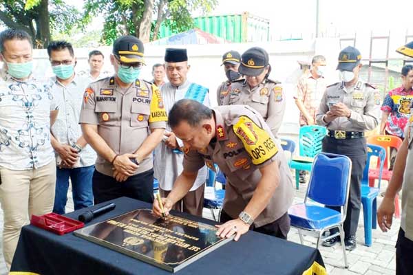 RESMIKAN: Kapolres Pelabuhan Belawan, AKBP M R Dayan meresmikan gedung baru Sat Intelkam Polres Pelabuhan Belawan, Jumat (27/3).