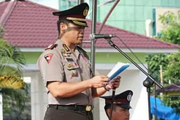 PIMPIN: Kapolres TebingtinggI AKBP James P Hutagaol memimpin apel gabungan ASN, TNI dan Polri.