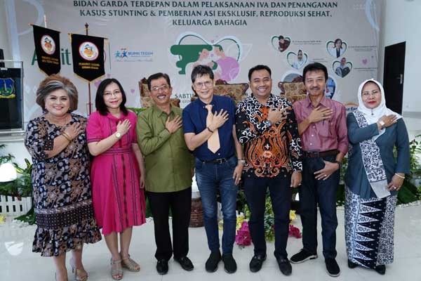 SEMINAR: Wakil Wali Kota Tebingtinggi Oki Doni Siregar bersama Wakil Ketua DPRD Muhammad Azwar dalam seminar kesehatan yang digelar IBI, Sabtu (29/2). SOPIAN/SUMUT POS