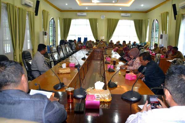 RDP: Komisi C DPRD Langkat gelar rapat dengar pendapat (RDP) bersama tim Gugus Tugas Covid-19 Pemkab Langkat. ILYAS EFFENDY/ SUMUT POS