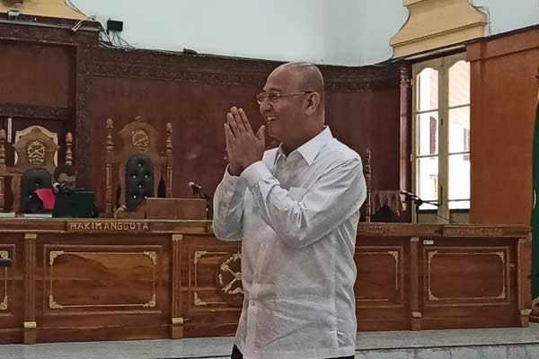 SIDANG: Wali Kota Medan nonaktif T Dzulmi Eldin usai menjalani sidang beragendakan putusan sela di Pengadilan Tipikor Medan, Kamis (19/3). agusman/sumut pos