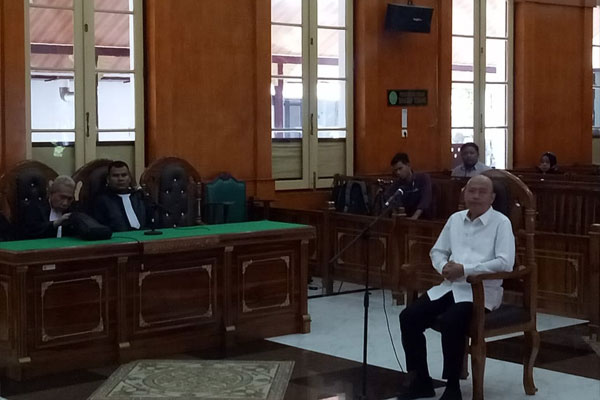 SIDANG: Wali Kota Medan nonaktif Dzulmi Eldin menjalani sidang lanjutan di Pengadilan Tipikor Medan, Senin (16/3).
