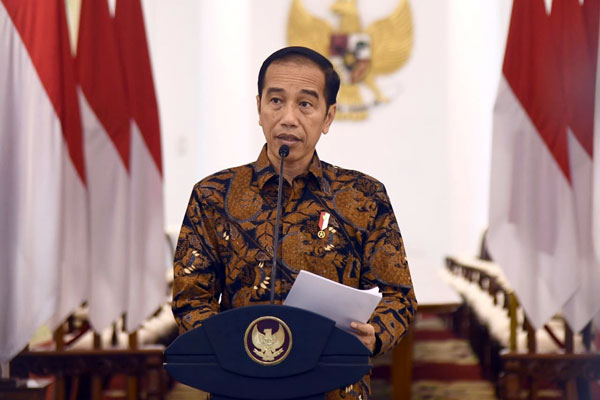 CORONA: Presiden Joko Widodo memaparkan langkah-langkah penanganan virus corona, dalam konferensi pers di Istana Bogor, Minggu (15/3).