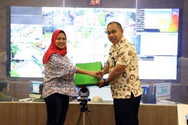 TERIMA: Sekda M Mahfullah P Daulay menerima audiensi Senior Publik Policy and Government Relation Tokopedia Arliska Fatma Rosi, di Ruang Binjai Command Center (BCC), Jumat (28/2). teddi/sumut pos