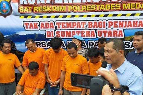 KAWANA: Lima anggota kawanan sepesialis pencuri truk dan mobil pikap ditangkap Satreskrim Polrestabes Medan.