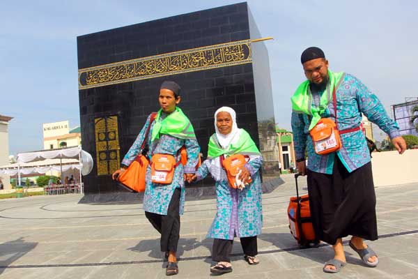 JAMAAH HAJI: Calon jamaah haji asal Kota Medan saat tiba di Asrama Haji Medan, Jalan AH Nasution Medan. 