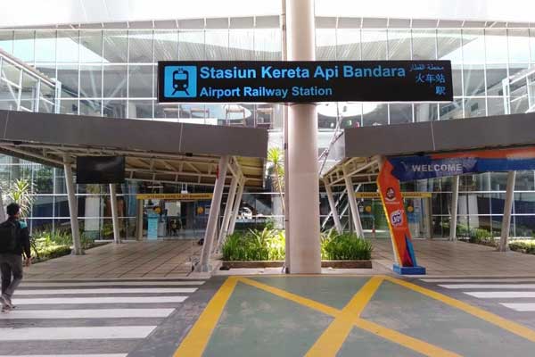 SEPI: Stasiun Kereta Api Bandara di Kualanamu terlihat sepi. Mulai Minggu (12/4), hingga 31 Mei 2020, KA Bandara berhenti beroperasi sementara.